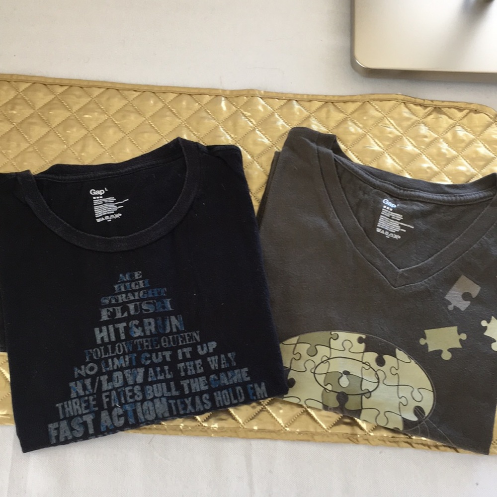 2 Gap men’s T shirt